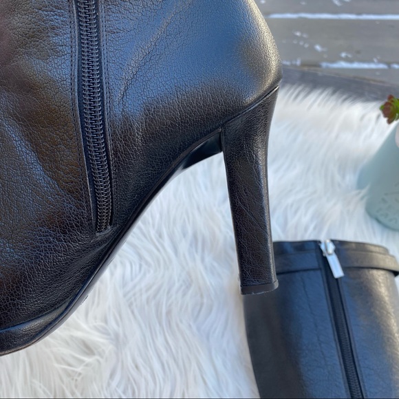 Burberry Knee-High Leather Heeled Boots 38 - Picture 8 of 13